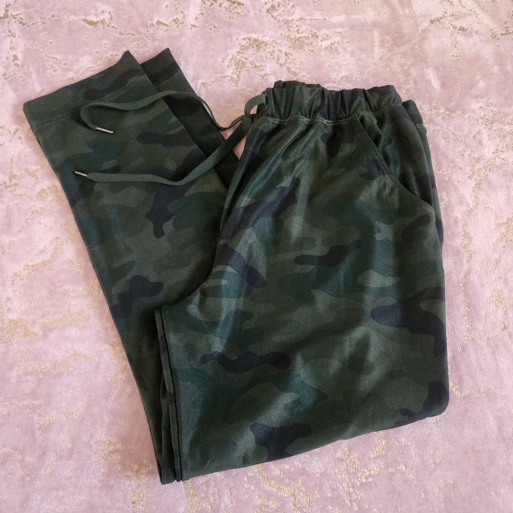 SCORPIO SOL | Camo Print Joggers - Picture 1 of 16
